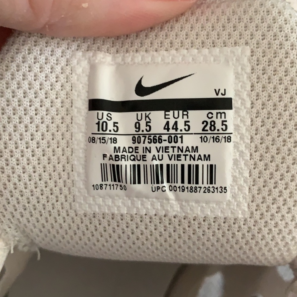 mens nike track shoes